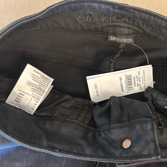 American Eagle Black Super Stretch Jeans w/Distressed Details NWT Sz-4short. U13 - Picture 11 of 12